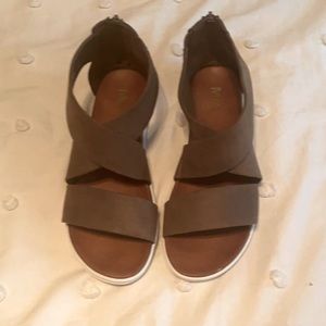 Mia women’s sandals